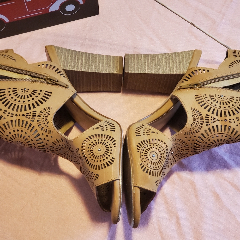 XOXO BENEDETTA LASERCUT  HEELED SANDALS